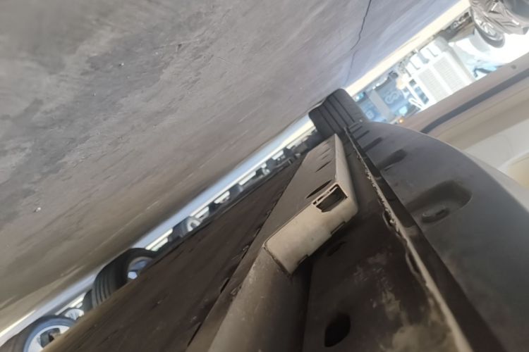 Used ORA Good Cat 2023 401 km Standard Range Premium Version Lithium Iron Phosphate Left Side Sill