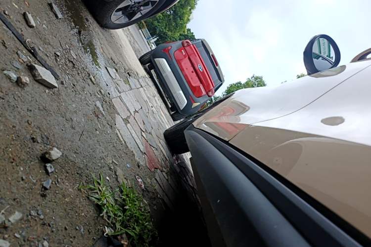 Used ORA Good Cat 2023 401 km Standard Range Premium Version Lithium Iron Phosphate Left Side Sill
