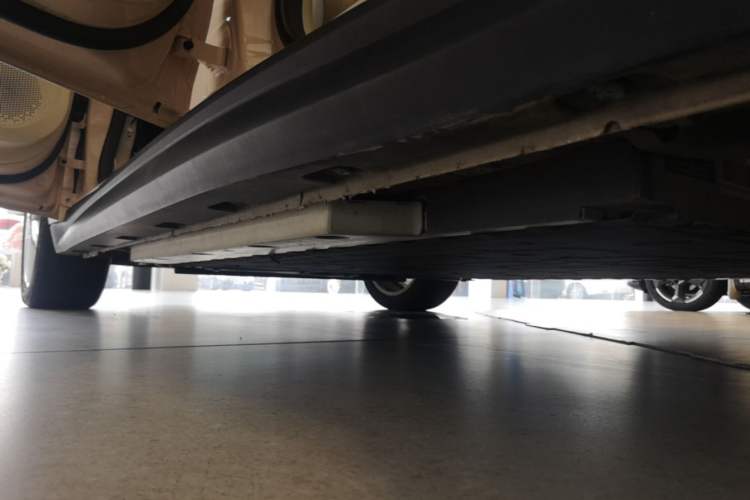 Used ORA Good Cat 2023 401 km Standard Range Premium Version Lithium Iron Phosphate Left Side Sill