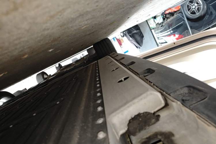 Used ORA Good Cat 2023 401 km Standard Range Comfort Version Lithium Iron Phosphate Left Side Sill