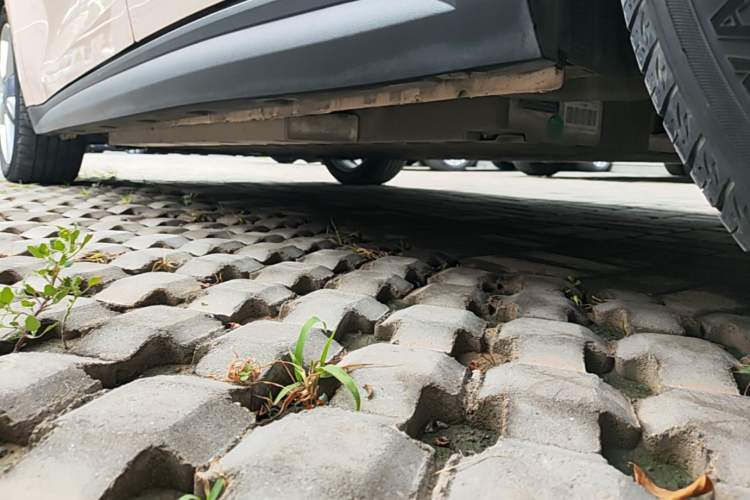 Used ORA Good Cat 2023 401 km Standard Range Luxury Version Lithium Iron Phosphate Left Side Sill