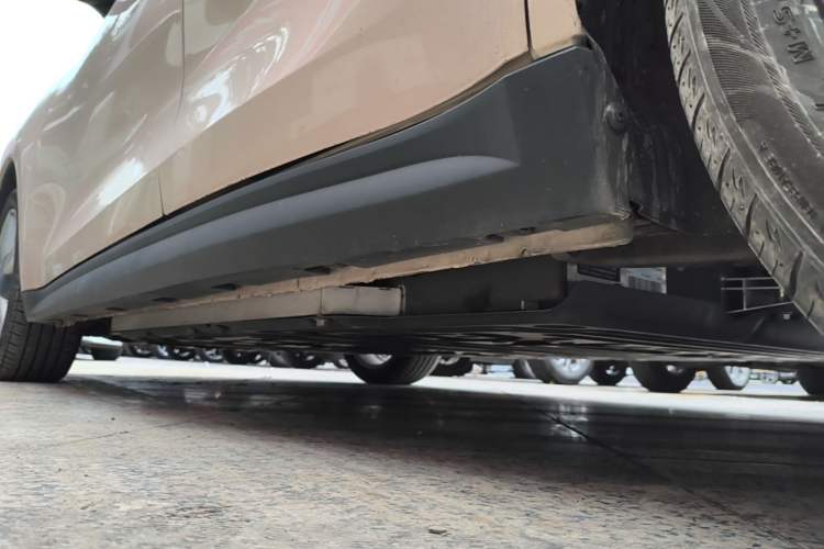 Used ORA Good Cat 2023 401 km Standard Range Luxury Version Lithium Iron Phosphate Left Side Sill
