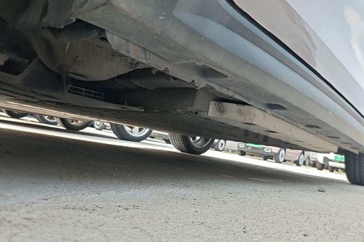 Used ORA Good Cat 2023 401 km Standard Range Premium Version Lithium Iron Phosphate Left Side Sill