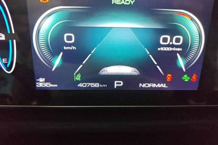Used ORA Good Cat 2023 401 km Standard Range Luxury Version Lithium Iron Phosphate Odometer Close Up