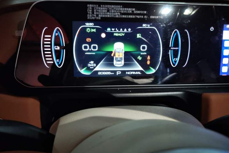 Used ORA Good Cat 2023 401 km Standard Range Luxury Version Lithium Iron Phosphate Odometer Close Up