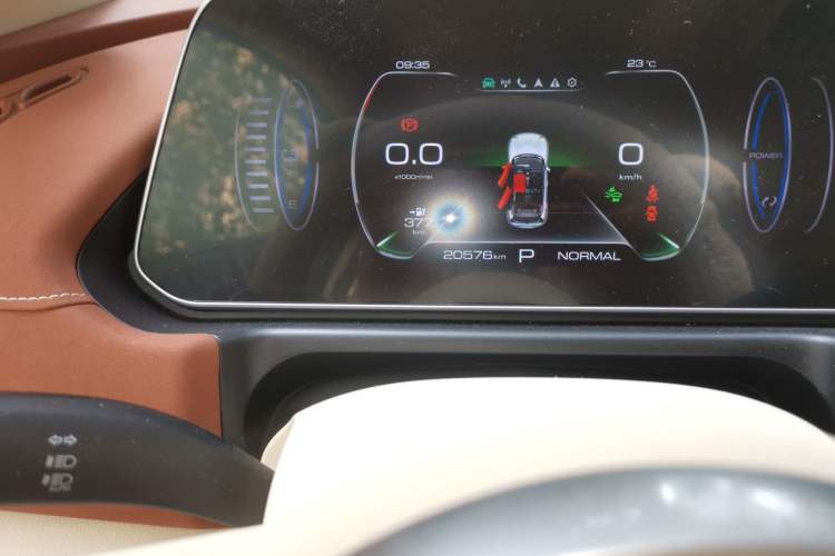Used ORA Good Cat 2023 401 km Standard Range Prestige Version Lithium Iron Phosphate Odometer Close Up