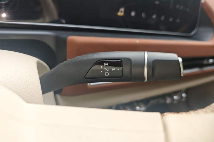 Used ORA Good Cat 2023 401 km Standard Range Prestige Version Lithium Iron Phosphate Gear Lever