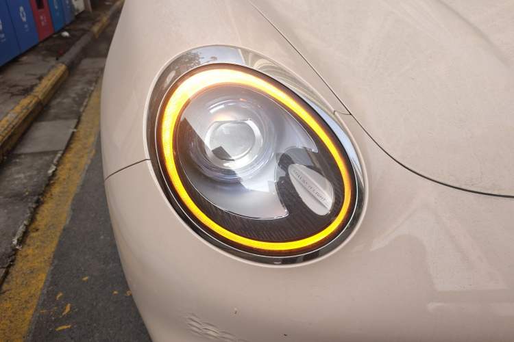 Used ORA Good Cat 2023 401 km Standard Range Prestige Version Lithium Iron Phosphate Right Front Headlight