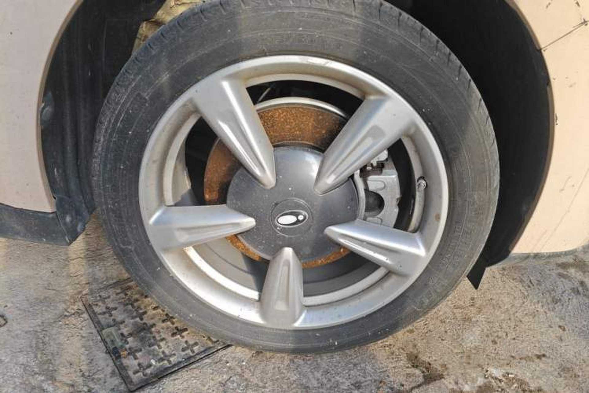 Used ORA Good Cat 2023 401 km Standard Range Luxury Version Lithium Iron Phosphate Right Front Wheel Hub