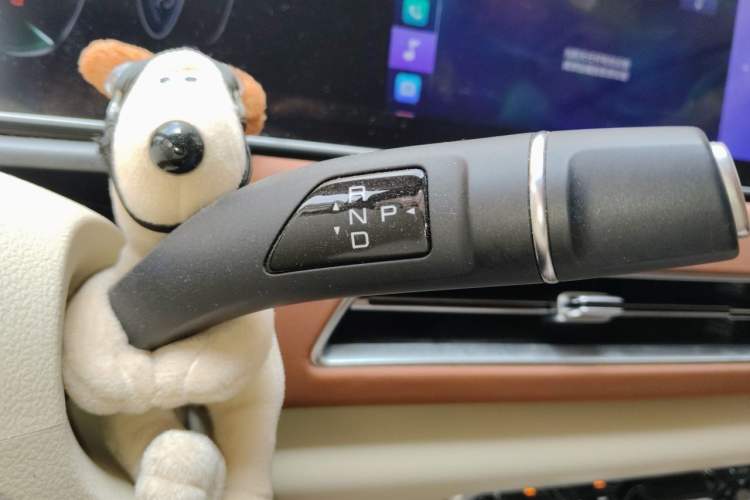Used ORA Good Cat 2023 401 km Standard Range Luxury Version Lithium Iron Phosphate Gear Lever
