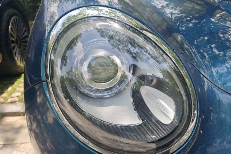 Used ORA Good Cat 2023 401 km Standard Range Premium Version Lithium Iron Phosphate Right Front Headlight