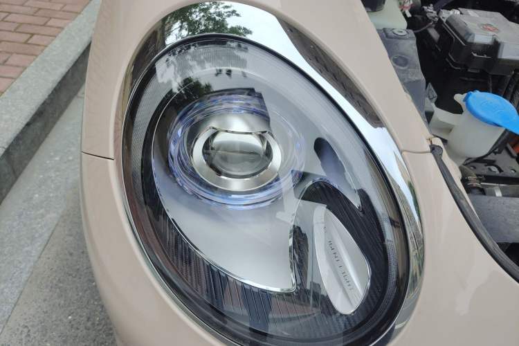 Used ORA Good Cat 2023 401 km Standard Range Luxury Version Lithium Iron Phosphate Right Front Headlight