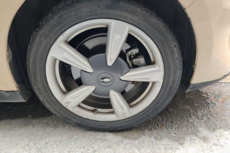 Used ORA Good Cat 2023 401 km Standard Range Luxury Version Lithium Iron Phosphate Right Front Wheel Hub