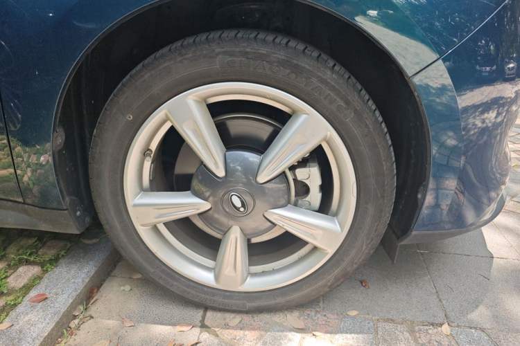 Used ORA Good Cat 2023 401 km Standard Range Premium Version Lithium Iron Phosphate Right Front Wheel Hub