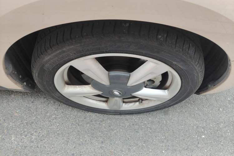 Used ORA Good Cat 2023 401 km Standard Range Luxury Version Lithium Iron Phosphate Right Front Wheel Hub