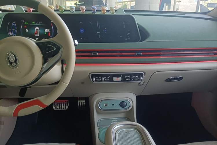 Used ORA Good Cat 2023 401 km Standard Range Premium Version Lithium Iron Phosphate Audio And AC Panel