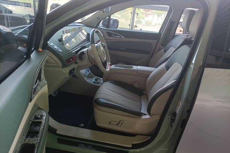 Used ORA Good Cat 2023 401 km Standard Range Premium Version Lithium Iron Phosphate Left Front Seat