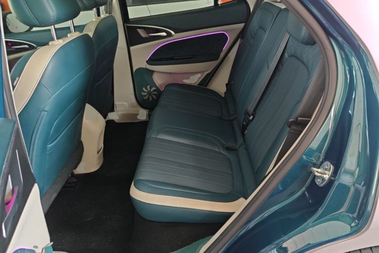 Used ORA Good Cat 2023 401 km Standard Range Premium Version Lithium Iron Phosphate Left Rear Seat