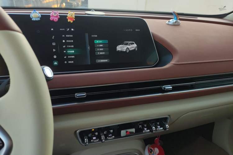 Used ORA Good Cat 2023 401 km Standard Range Luxury Version Lithium Iron Phosphate Audio And AC Panel