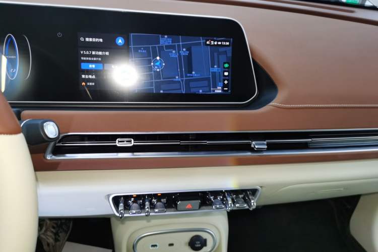Used ORA Good Cat 2023 401 km Standard Range Luxury Version Lithium Iron Phosphate Audio And AC Panel