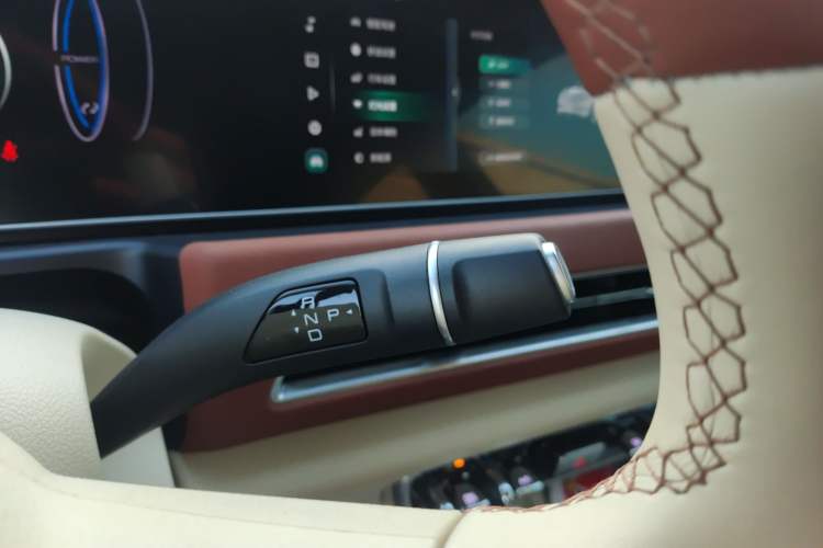 Used ORA Good Cat 2023 401 km Standard Range Luxury Version Lithium Iron Phosphate Gear Lever