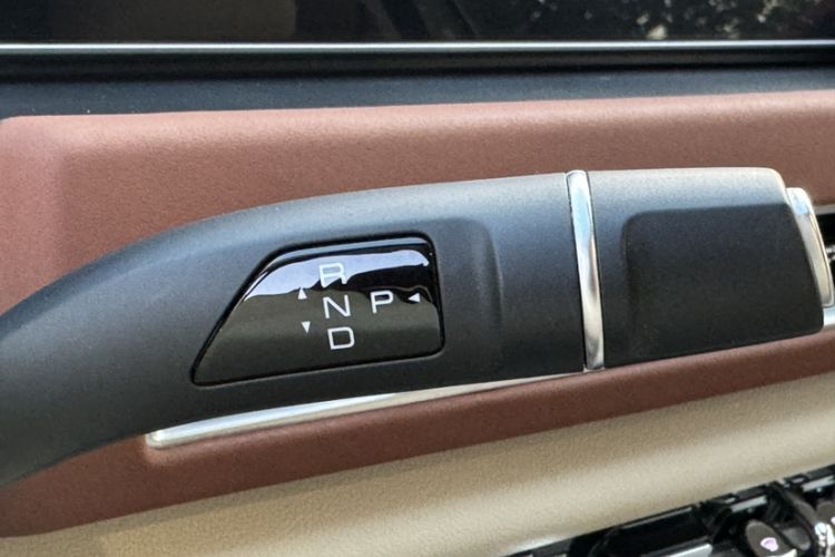 Used ORA Good Cat 2023 401 km Standard Range Luxury Version Lithium Iron Phosphate Gear Lever