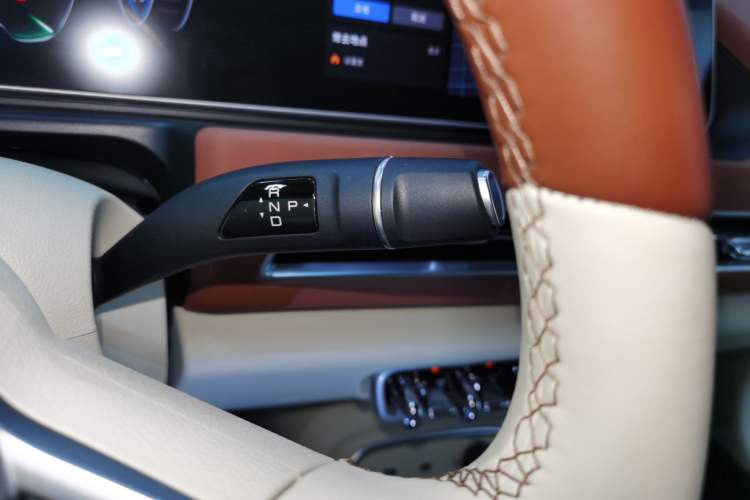 Used ORA Good Cat 2023 401 km Standard Range Luxury Version Lithium Iron Phosphate Gear Lever