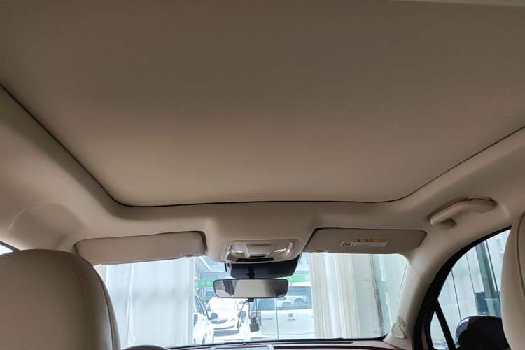 Used ORA Good Cat 2023 401 km Standard Range Prestige Version Lithium Iron Phosphate Headliner