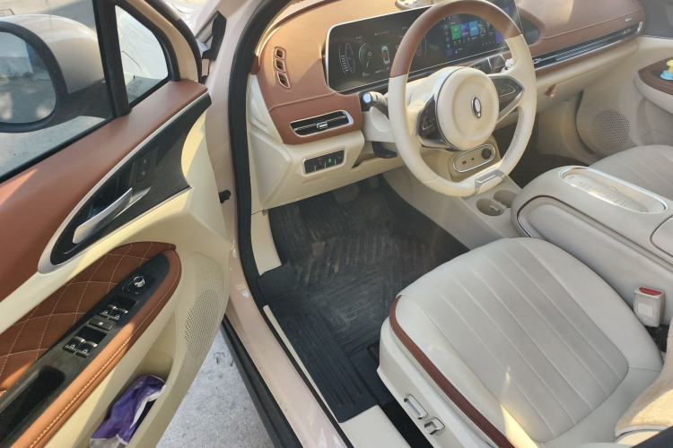 Used ORA Good Cat 2023 401 km Standard Range Luxury Version Lithium Iron Phosphate Interior 2