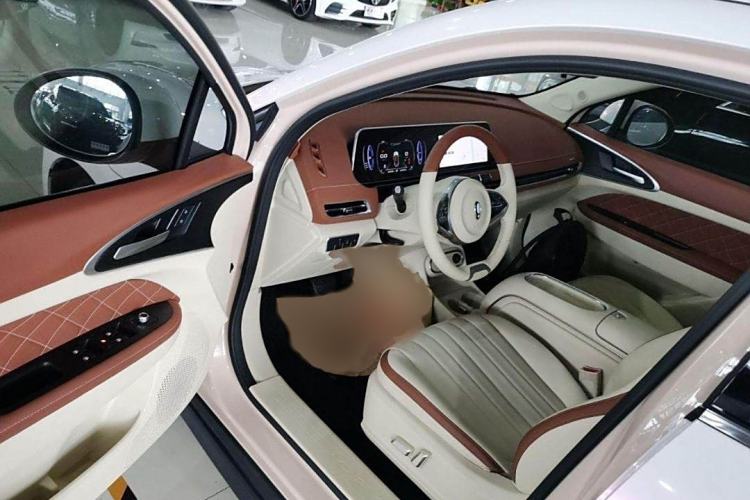 Used ORA Good Cat 2023 401 km Standard Range Luxury Version Lithium Iron Phosphate Interior 2
