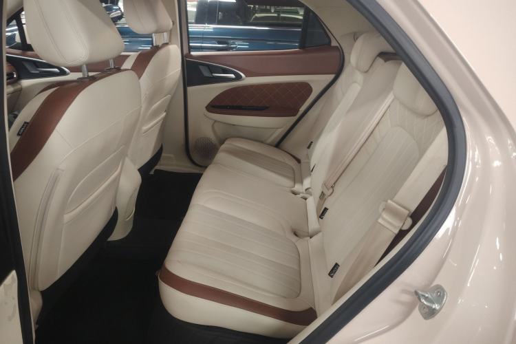 Used ORA Good Cat 2023 401 km Standard Range Prestige Version Lithium Iron Phosphate Interior 4