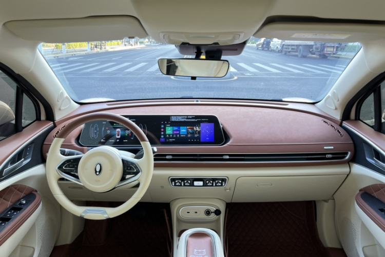 Used ORA Good Cat 2023 401 km Standard Range Luxury Version Lithium Iron Phosphate Interior 5