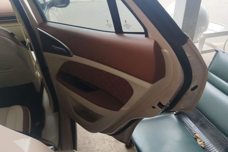 Used ORA Good Cat 2023 401 km Standard Range Luxury Version Lithium Iron Phosphate Interior 6