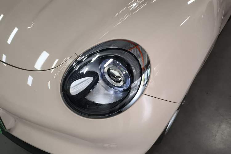 Used ORA Good Cat 2023 401 km Standard Range Premium Version Lithium Iron Phosphate Left Front Headlight