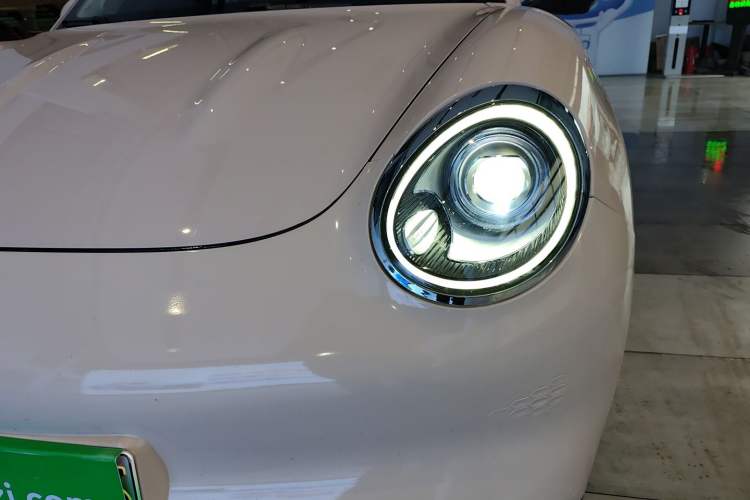 Used ORA Good Cat 2023 401 km Standard Range Premium Version Lithium Iron Phosphate Left Front Headlight