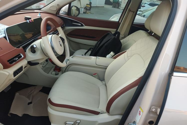 Used ORA Good Cat 2023 401 km Standard Range Luxury Version Lithium Iron Phosphate Left Front Seat