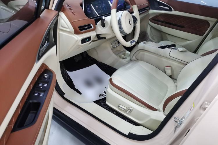 Used ORA Good Cat 2023 401 km Standard Range Luxury Version Lithium Iron Phosphate Left Front Seat
