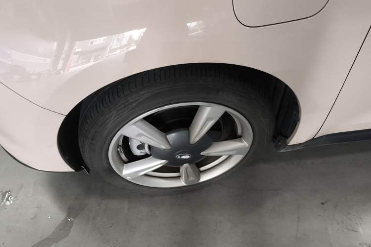 Used ORA Good Cat 2023 401 km Standard Range Premium Version Lithium Iron Phosphate Left Front Wheel Hub