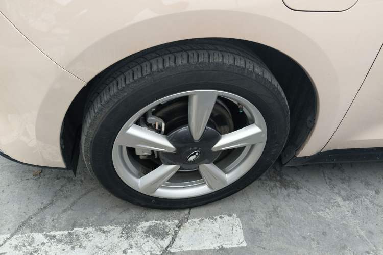Used ORA Good Cat 2023 401 km Standard Range Luxury Version Ternary Lithium Left Front Wheel Hub