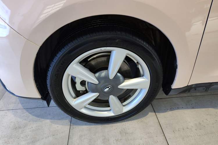 Used ORA Good Cat 2023 401 km Standard Range Premium Version Lithium Iron Phosphate Left Front Wheel Hub