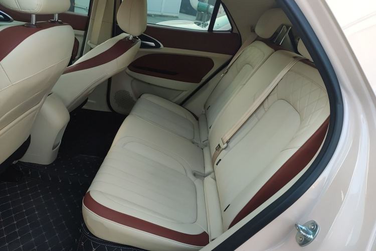 Used ORA Good Cat 2023 401 km Standard Range Luxury Version Lithium Iron Phosphate Left Rear Seat