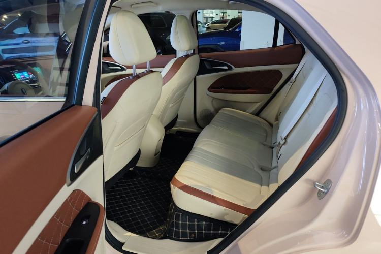 Used ORA Good Cat 2023 401 km Standard Range Premium Version Lithium Iron Phosphate Left Rear Seat