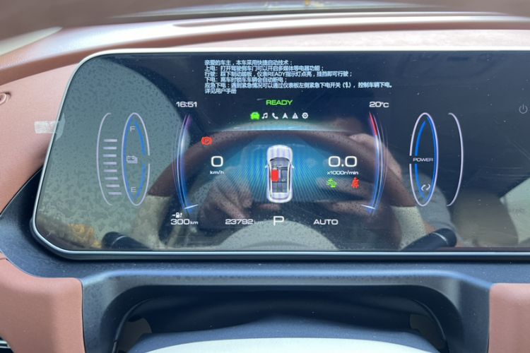Used ORA Good Cat 2023 401 km Standard Range Luxury Version Lithium Iron Phosphate Odometer Close Up