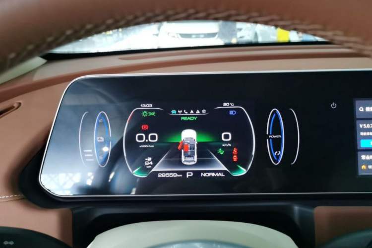 Used ORA Good Cat 2023 401 km Standard Range Luxury Version Lithium Iron Phosphate Odometer Close Up