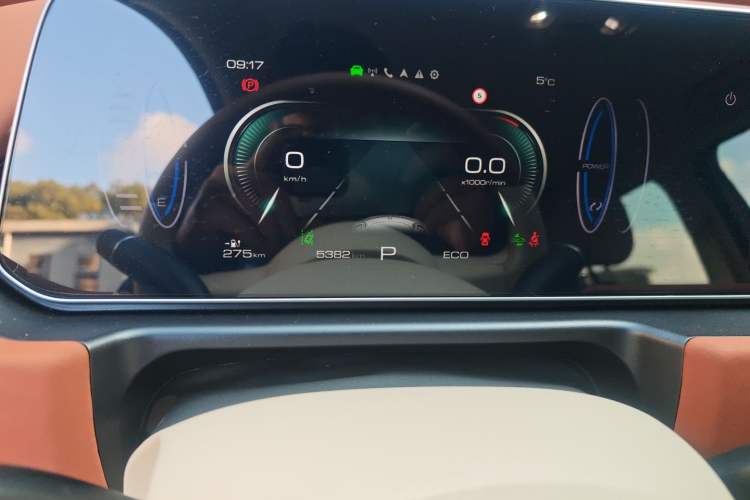 Used ORA Good Cat 2023 401 km Standard Range Luxury Version Lithium Iron Phosphate Odometer Close Up