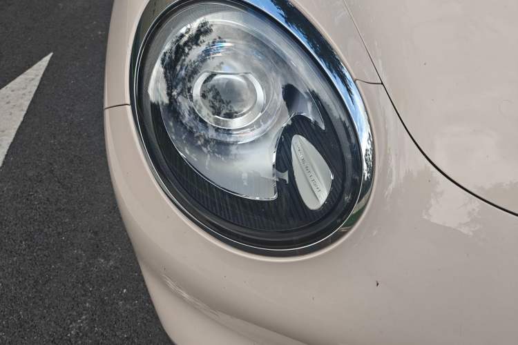 Used ORA Good Cat 2023 401 km Standard Range Premium Version Lithium Iron Phosphate Right Front Headlight