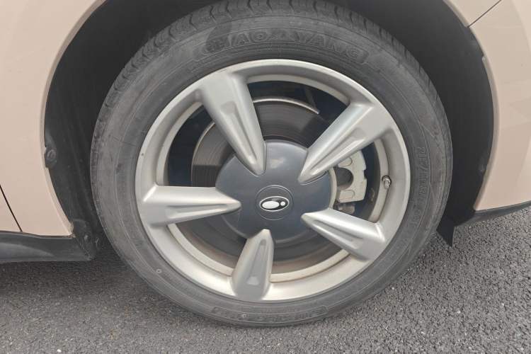 Used ORA Good Cat 2023 401 km Standard Range Premium Version Lithium Iron Phosphate Right Front Wheel Hub