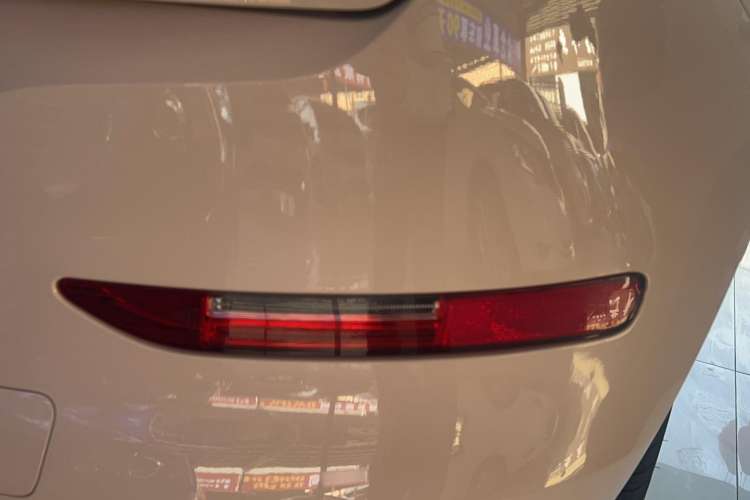 Used ORA Good Cat 2023 401 km Standard Range Luxury Version Lithium Iron Phosphate Right Rear Taillight