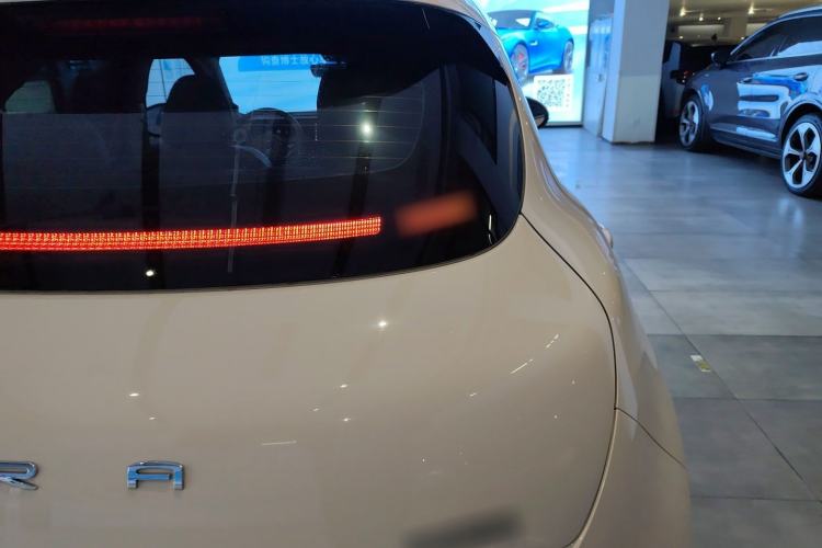Used ORA Good Cat 2023 401 km Standard Range Premium Version Lithium Iron Phosphate Right Rear Taillight