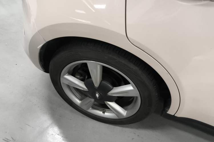 Used ORA Good Cat 2023 401 km Standard Range Premium Version Lithium Iron Phosphate Right Rear Wheel Hub
